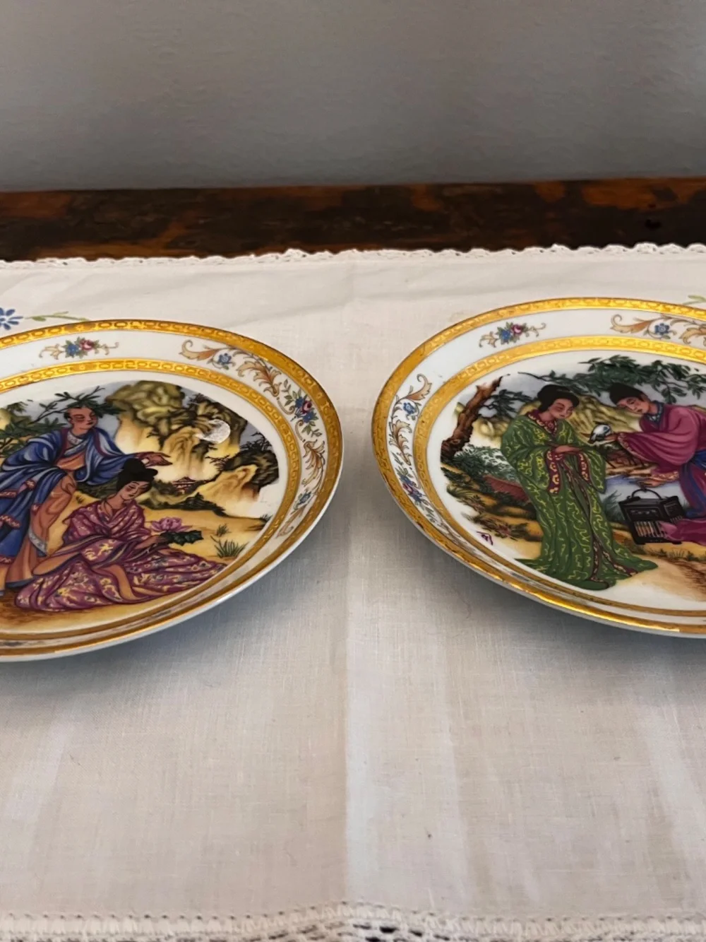 Vintage Made in Spain Chinoiserie Porcelain Cabinet Plates